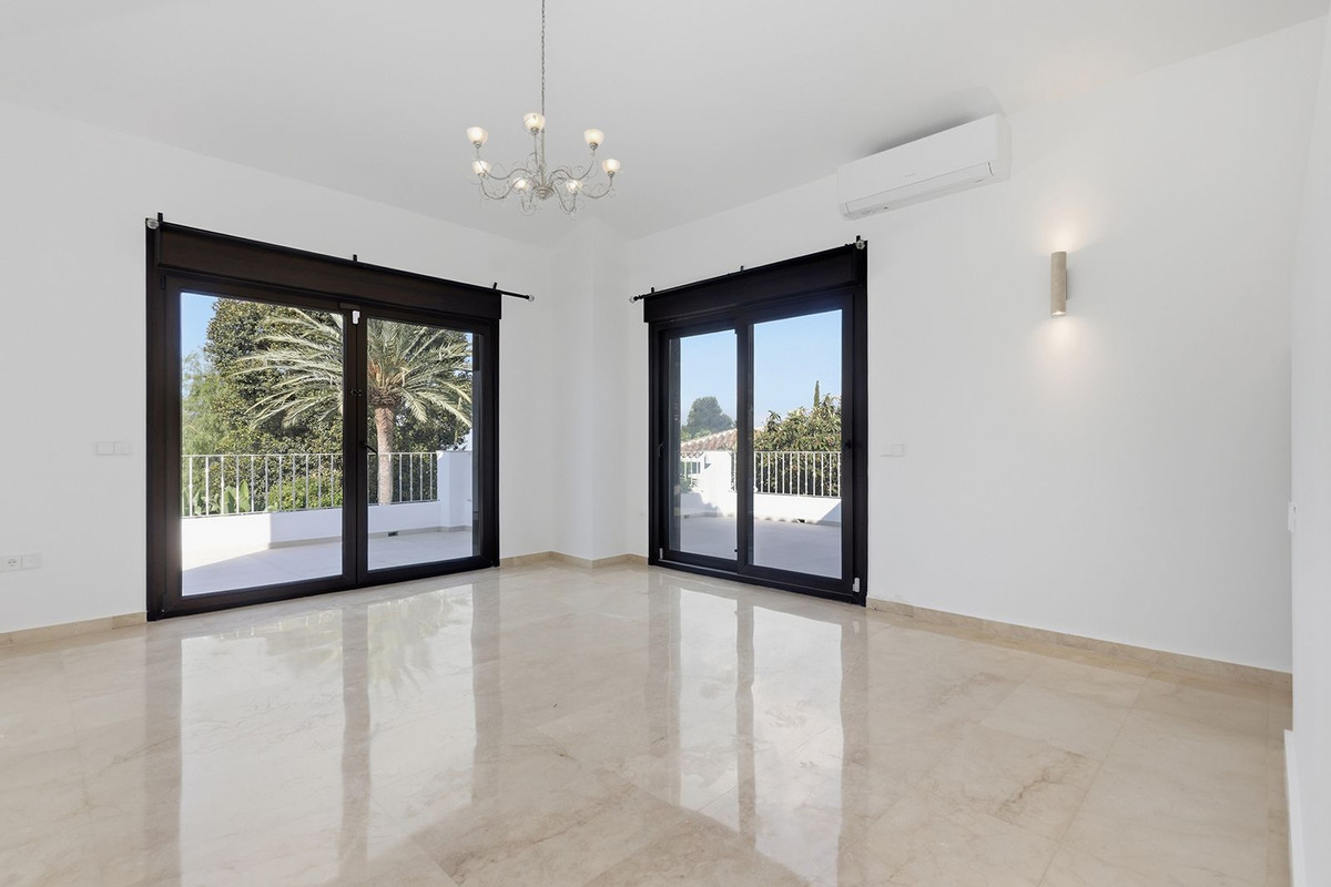 5 Bed Townhouse for sale in El Rosario Costa Del Sol, Málaga, Spain