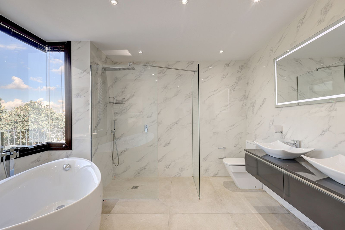 5 Bed Townhouse for sale in El Rosario Costa Del Sol, Málaga, Spain