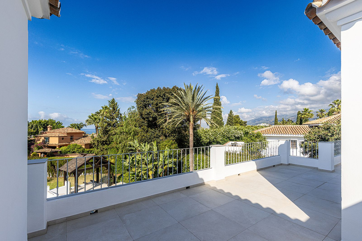 5 Bed Townhouse for sale in El Rosario Costa Del Sol, Málaga, Spain