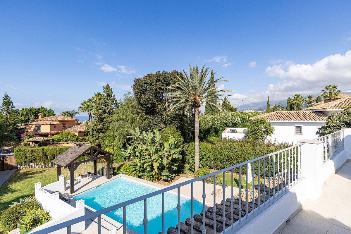 5 Bed Townhouse for sale in El Rosario Costa Del Sol, Málaga, Spain