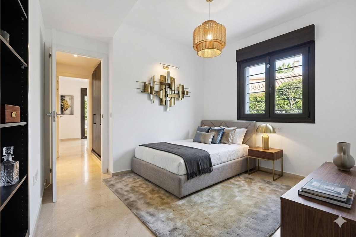 5 Bed Townhouse for sale in El Rosario Costa Del Sol, Málaga, Spain