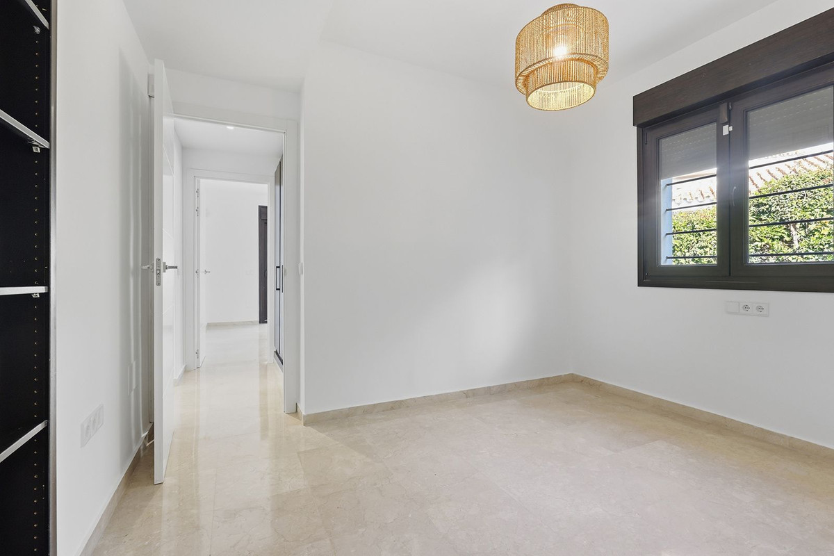 5 Bed Townhouse for sale in El Rosario Costa Del Sol, Málaga, Spain