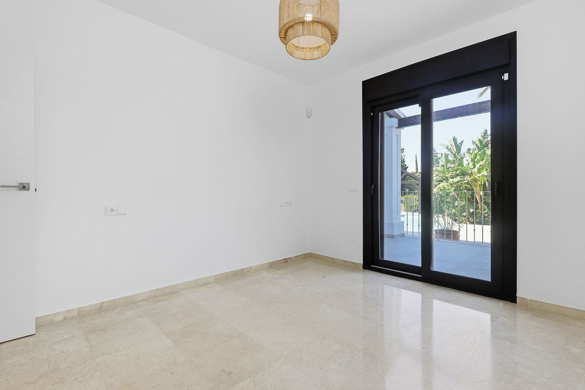 5 Bed Townhouse for sale in El Rosario Costa Del Sol, Málaga, Spain