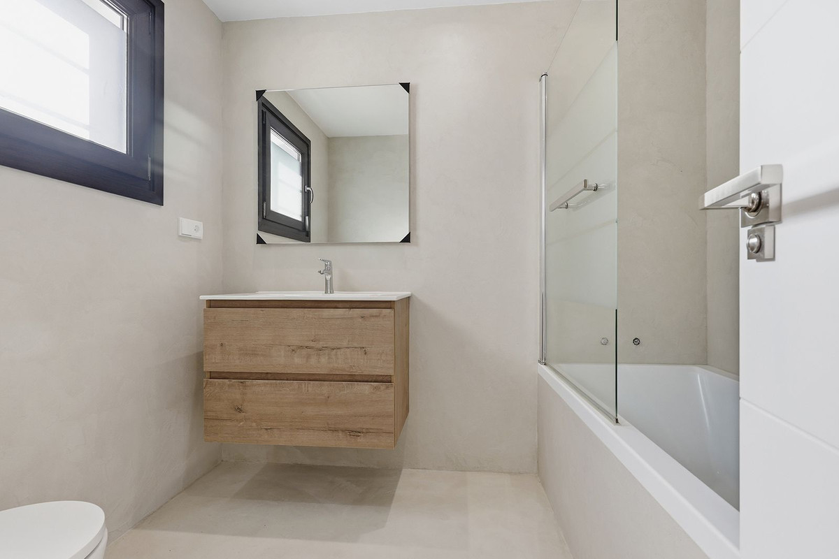 5 Bed Townhouse for sale in El Rosario Costa Del Sol, Málaga, Spain