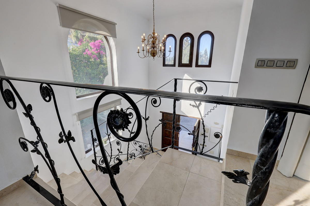 5 Bed Townhouse for sale in El Rosario Costa Del Sol, Málaga, Spain