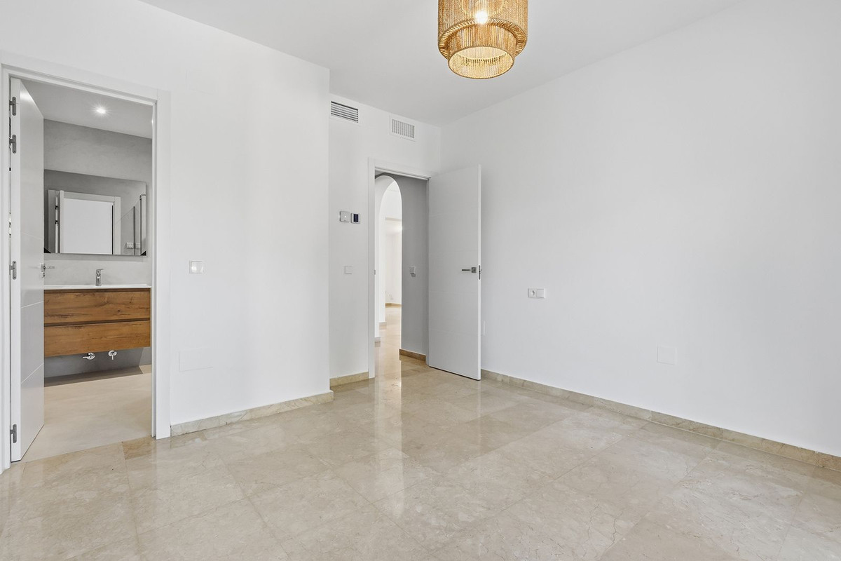 5 Bed Townhouse for sale in El Rosario Costa Del Sol, Málaga, Spain