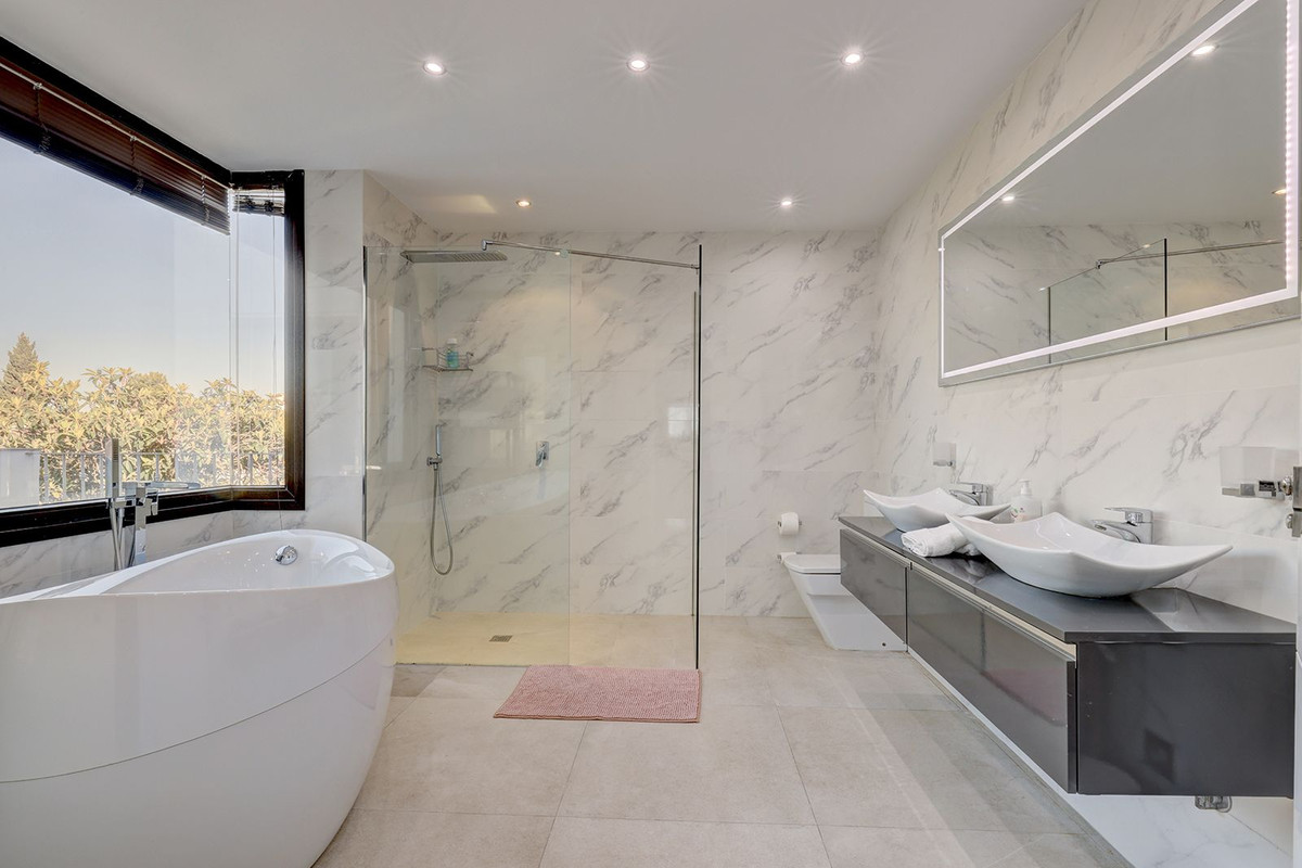 5 Bed Townhouse for sale in El Rosario Costa Del Sol, Málaga, Spain