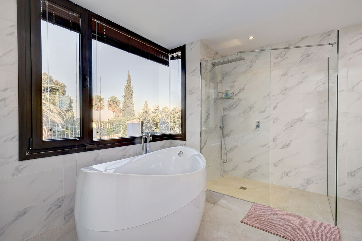 5 Bed Townhouse for sale in El Rosario Costa Del Sol, Málaga, Spain