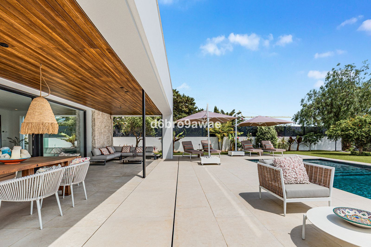 Se vende Villa - Chalet de 4 dormitorios en Costa Del Sol, Málaga, España