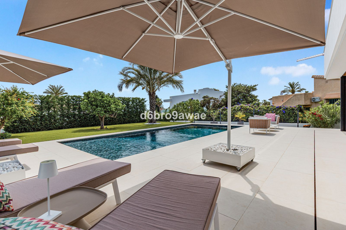 Se vende Villa - Chalet de 4 dormitorios en Costa Del Sol, Málaga, España