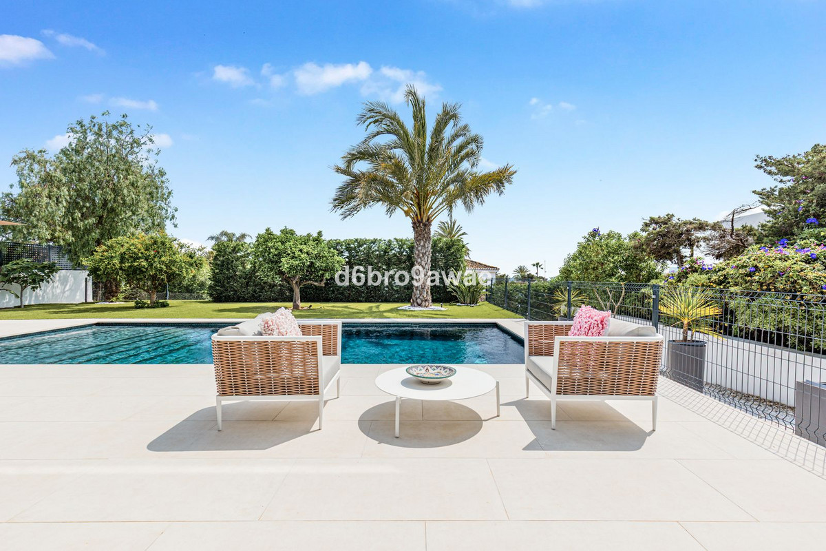 Se vende Villa - Chalet de 4 dormitorios en Costa Del Sol, Málaga, España