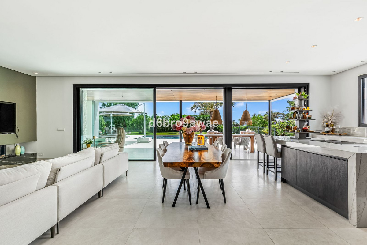 Se vende Villa - Chalet de 4 dormitorios en Costa Del Sol, Málaga, España