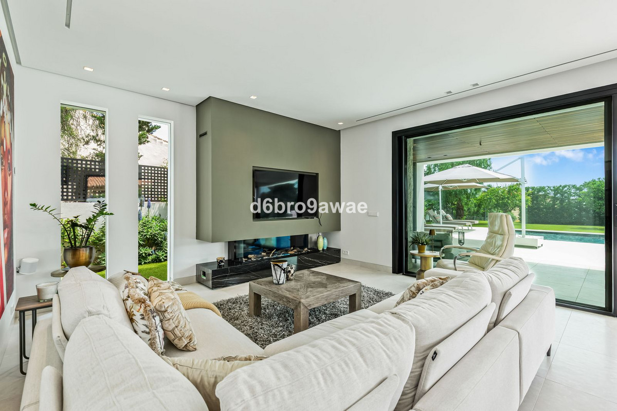 Se vende Villa - Chalet de 4 dormitorios en Costa Del Sol, Málaga, España