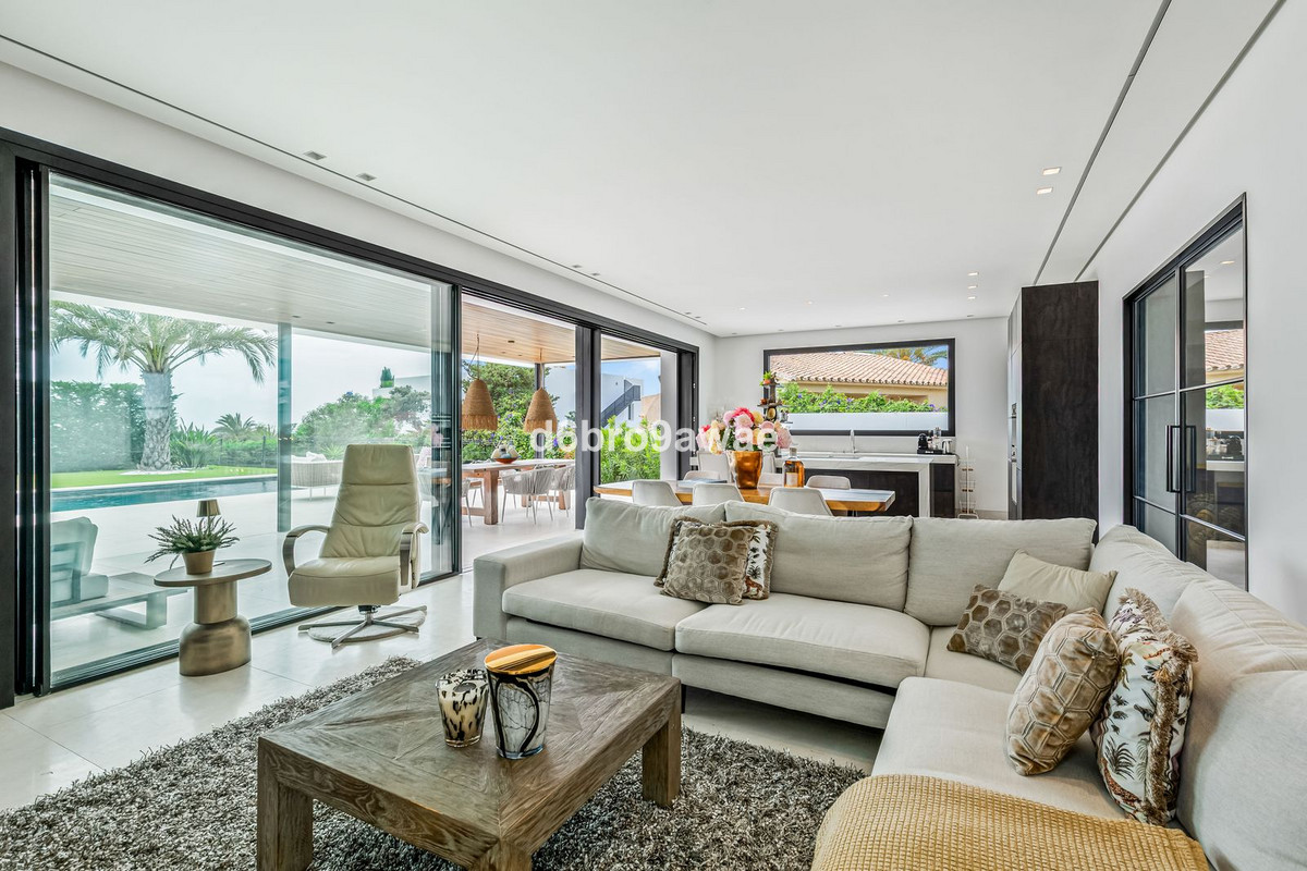 Se vende Villa - Chalet de 4 dormitorios en Costa Del Sol, Málaga, España