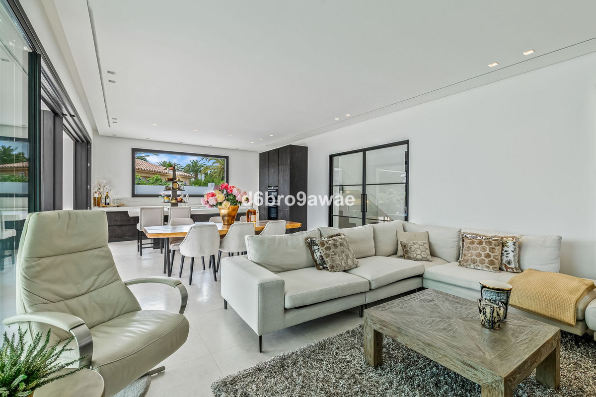 Se vende Villa - Chalet de 4 dormitorios en Costa Del Sol, Málaga, España