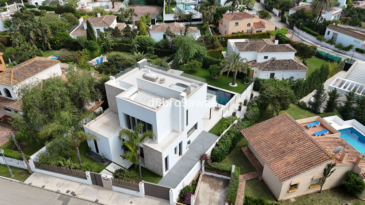 Se vende Villa - Chalet de 4 dormitorios en Costa Del Sol, Málaga, España