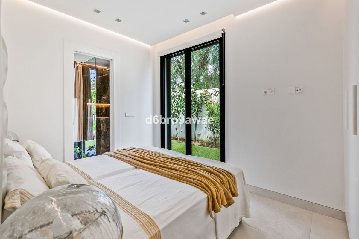 Se vende Villa - Chalet de 4 dormitorios en Costa Del Sol, Málaga, España