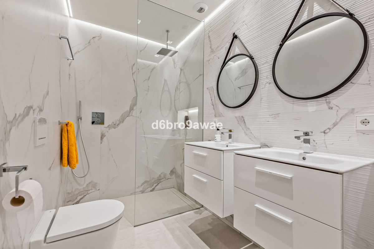 Se vende Villa - Chalet de 4 dormitorios en Costa Del Sol, Málaga, España