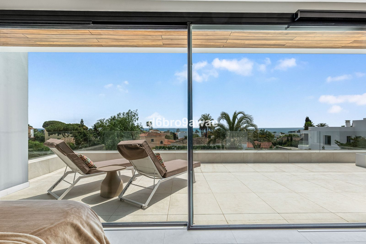 Se vende Villa - Chalet de 4 dormitorios en Costa Del Sol, Málaga, España