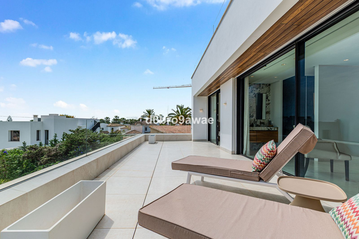 Se vende Villa - Chalet de 4 dormitorios en Costa Del Sol, Málaga, España