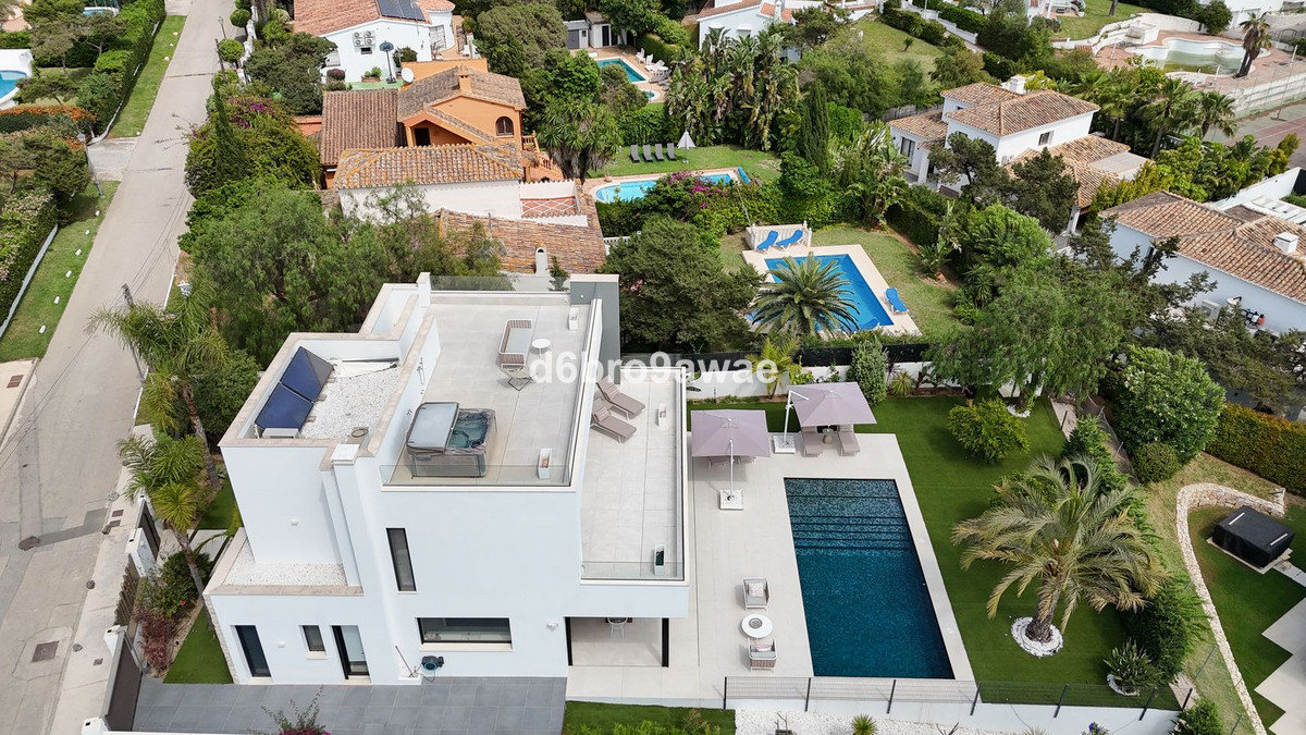 Se vende Villa - Chalet de 4 dormitorios en Costa Del Sol, Málaga, España