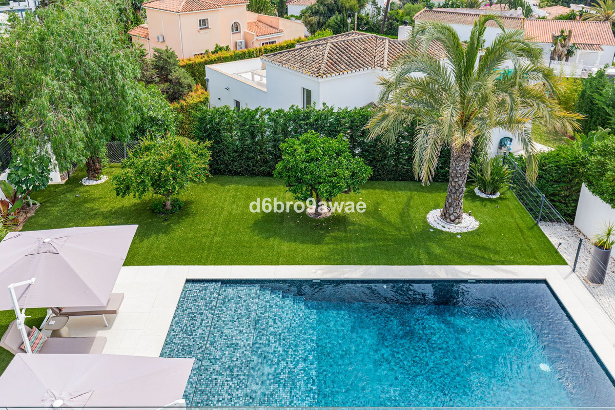 Se vende Villa - Chalet de 4 dormitorios en Costa Del Sol, Málaga, España