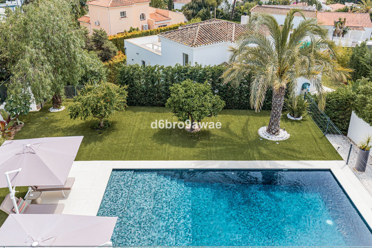 Se vende Villa - Chalet de 4 dormitorios en Costa Del Sol, Málaga, España