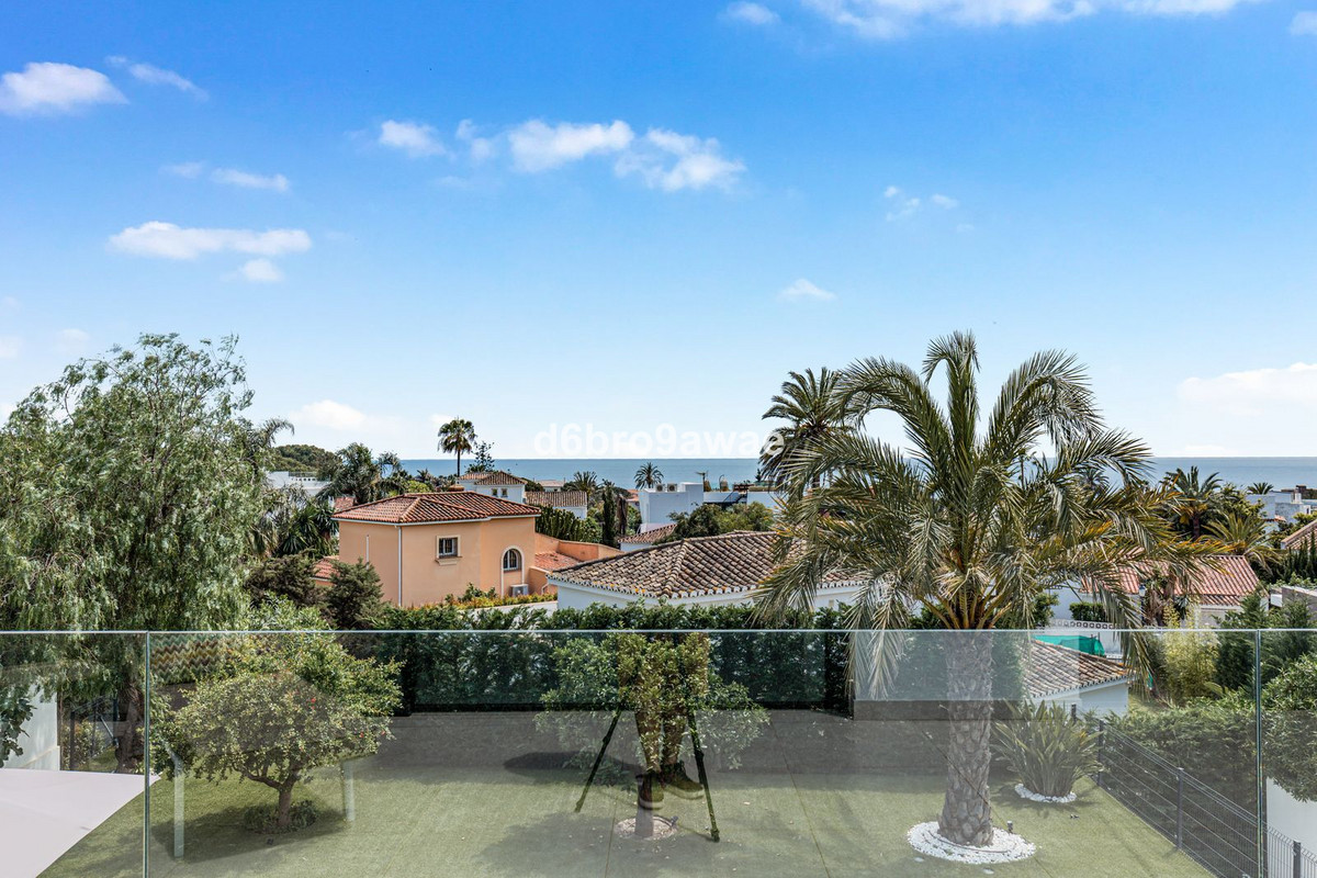 Se vende Villa - Chalet de 4 dormitorios en Costa Del Sol, Málaga, España