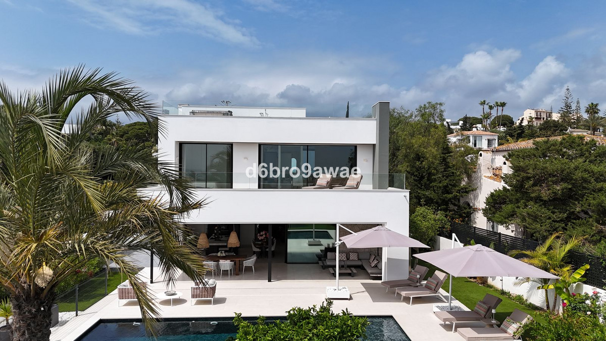 Se vende Villa - Chalet de 4 dormitorios en Costa Del Sol, Málaga, España