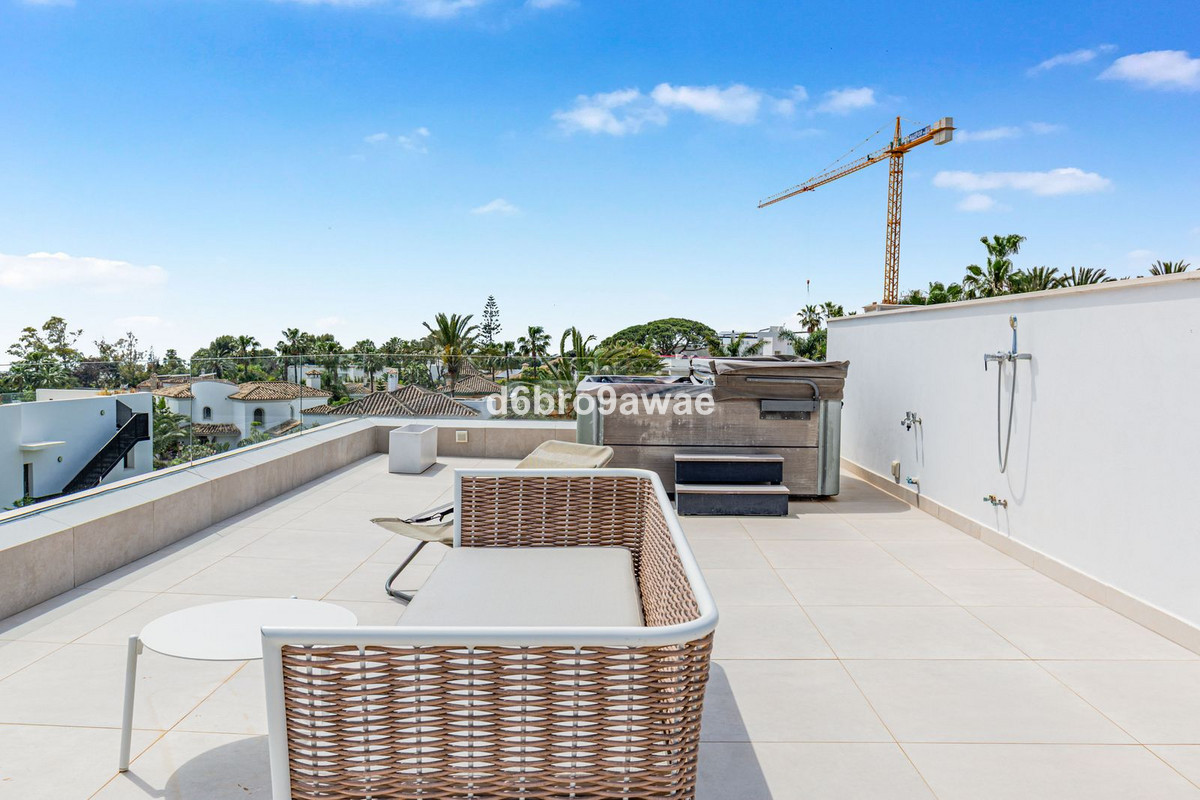 Se vende Villa - Chalet de 4 dormitorios en Costa Del Sol, Málaga, España