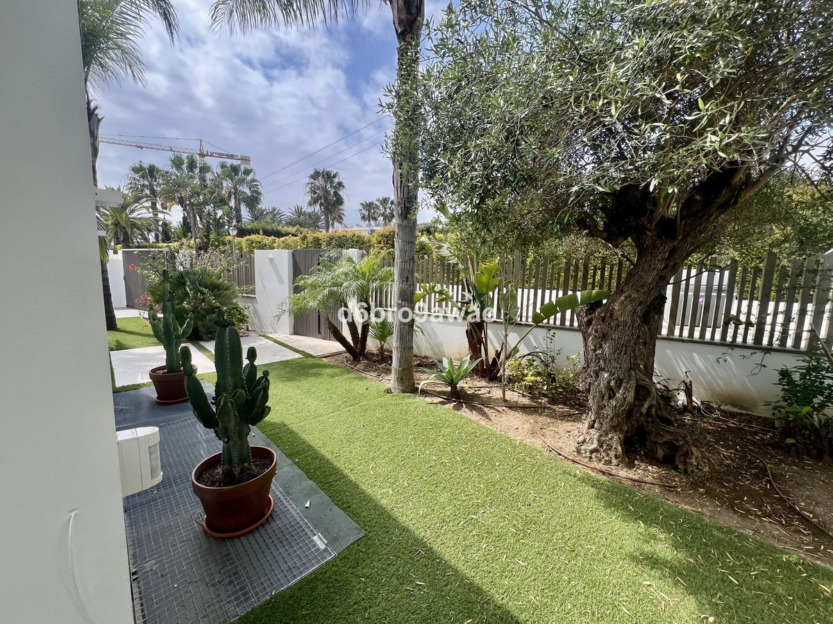 Se vende Villa - Chalet de 4 dormitorios en Costa Del Sol, Málaga, España