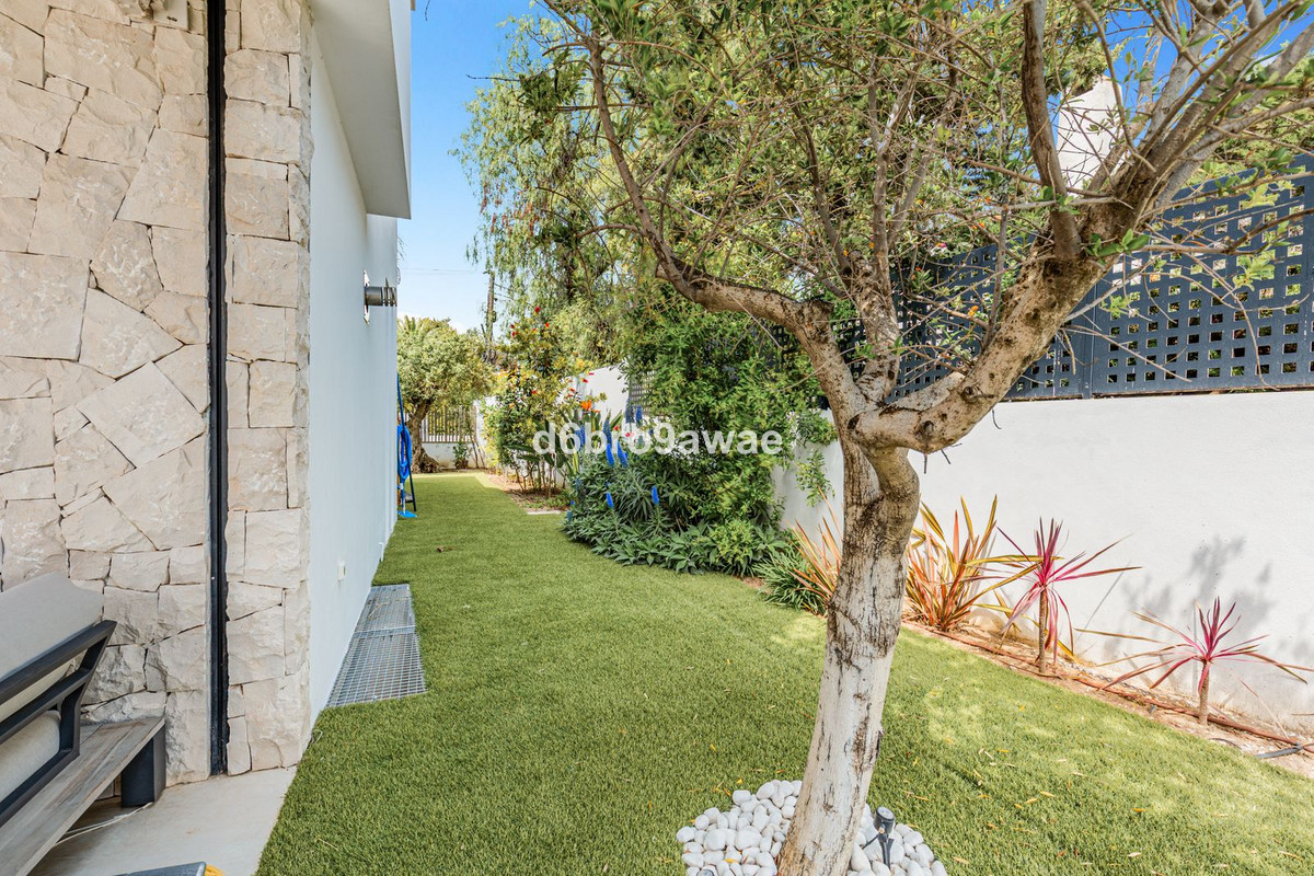 Se vende Villa - Chalet de 4 dormitorios en Costa Del Sol, Málaga, España