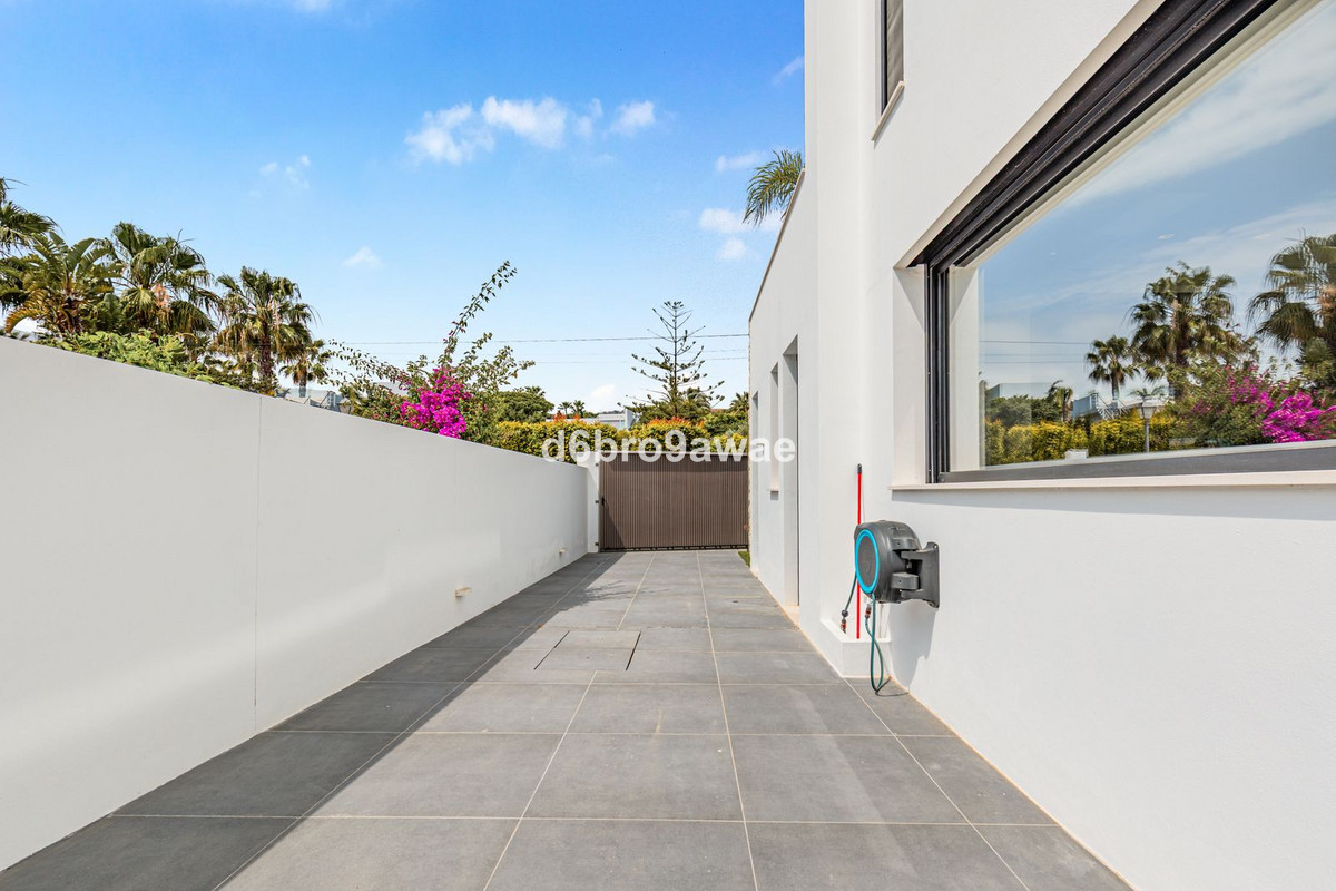 Se vende Villa - Chalet de 4 dormitorios en Costa Del Sol, Málaga, España