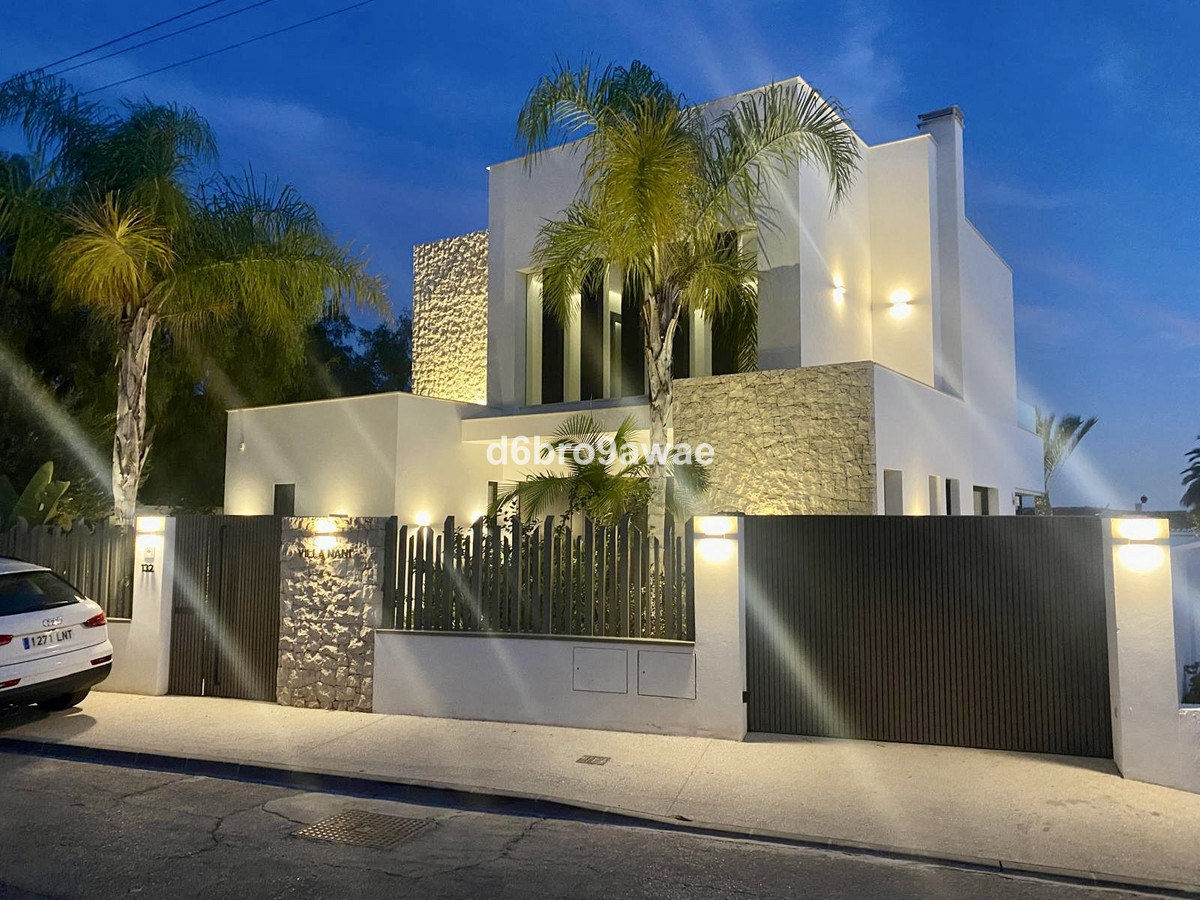Se vende Villa - Chalet de 4 dormitorios en Costa Del Sol, Málaga, España