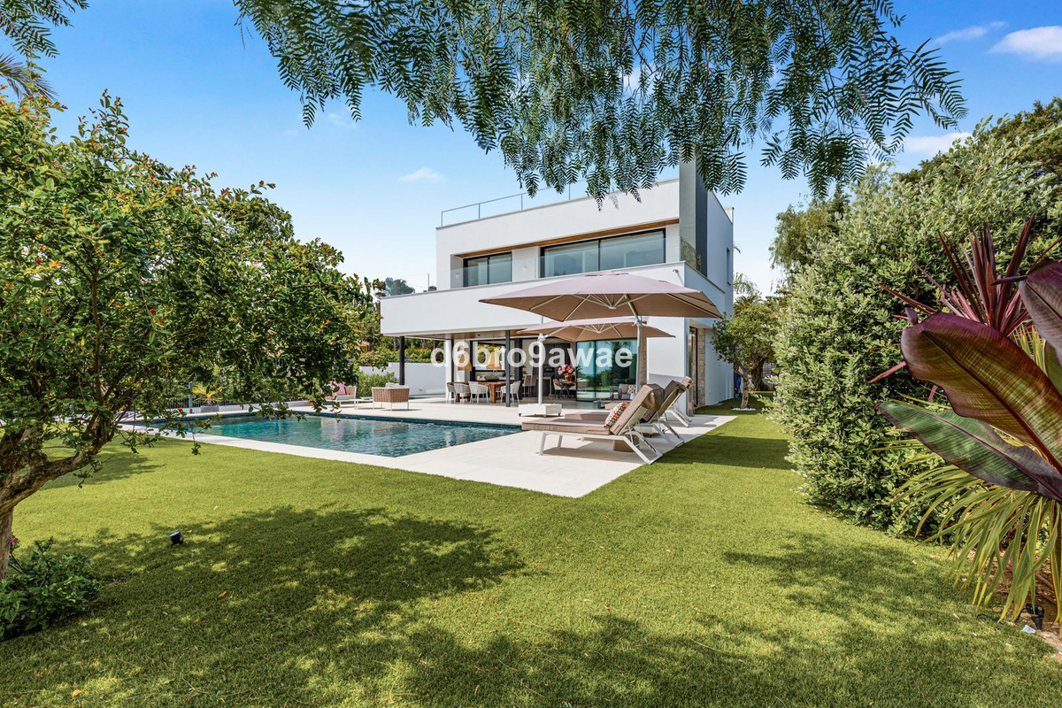 Se vende Villa - Chalet de 4 dormitorios en Costa Del Sol, Málaga, España