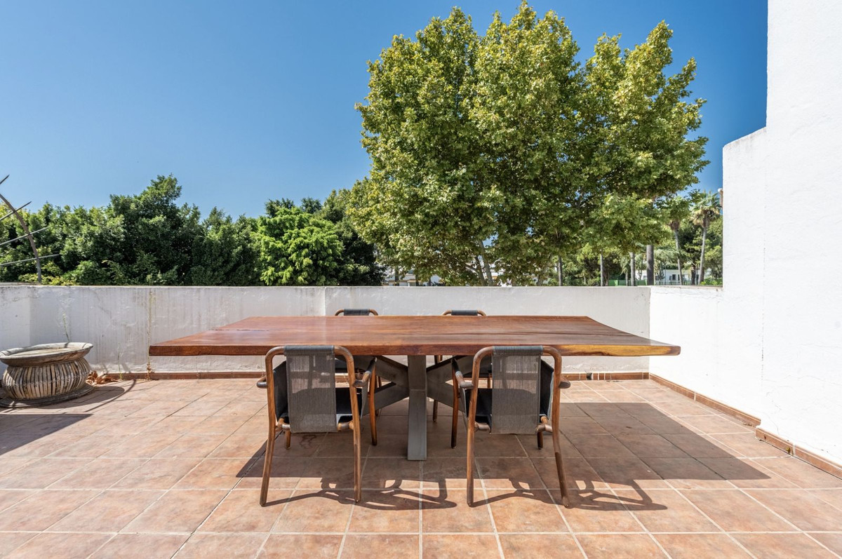 5 Bed Townhouse for sale in The Golden Mile Costa Del Sol, Málaga, Spain