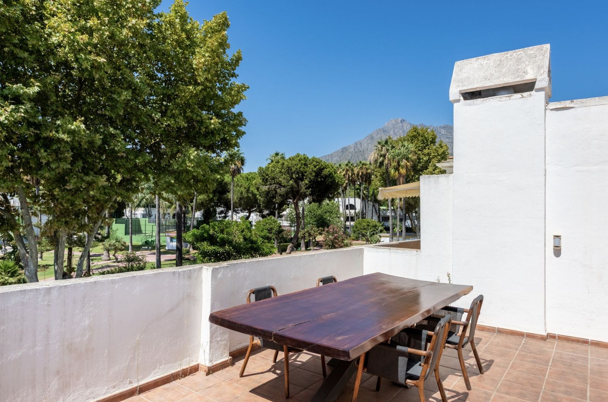 5 Bed Townhouse for sale in The Golden Mile Costa Del Sol, Málaga, Spain