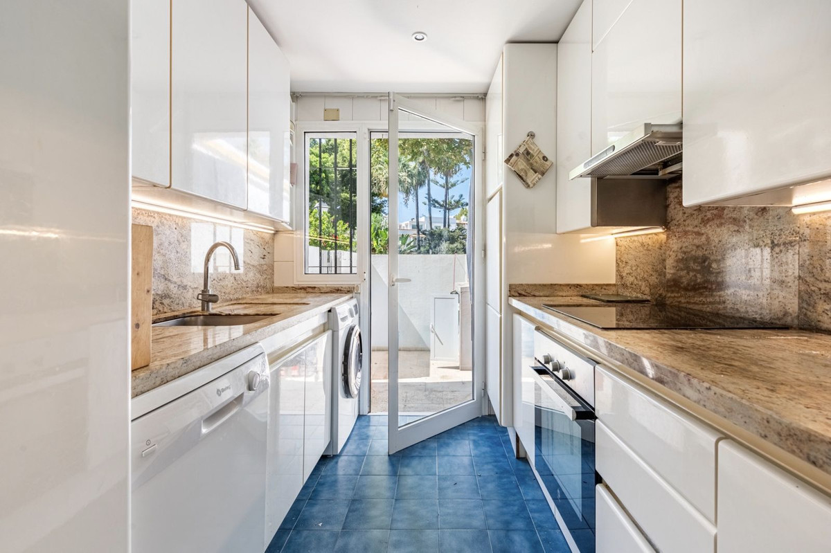 5 Bed Townhouse for sale in The Golden Mile Costa Del Sol, Málaga, Spain