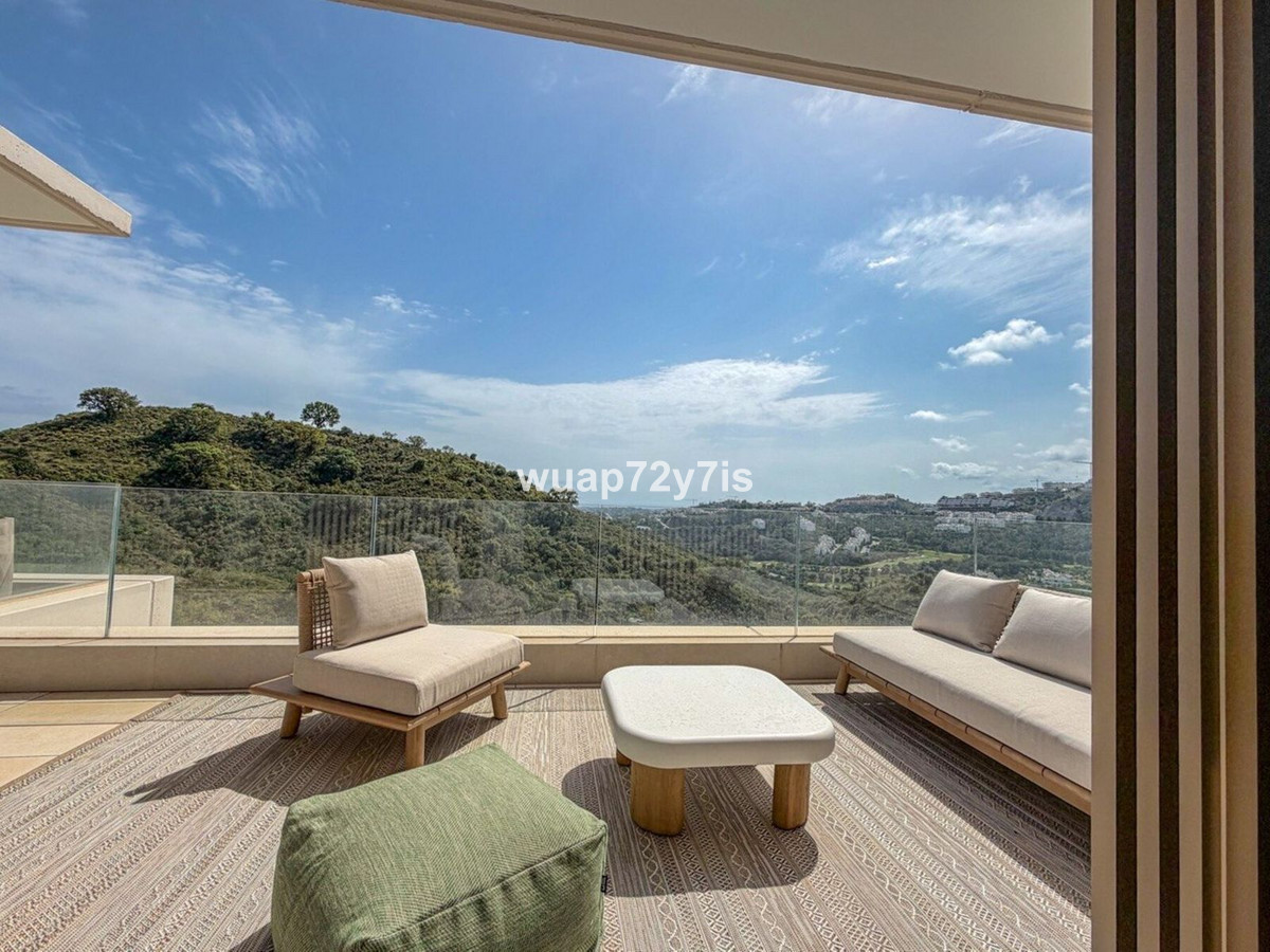 3 Bed Apartment for sale in La Quinta Costa Del Sol, Málaga, Spain