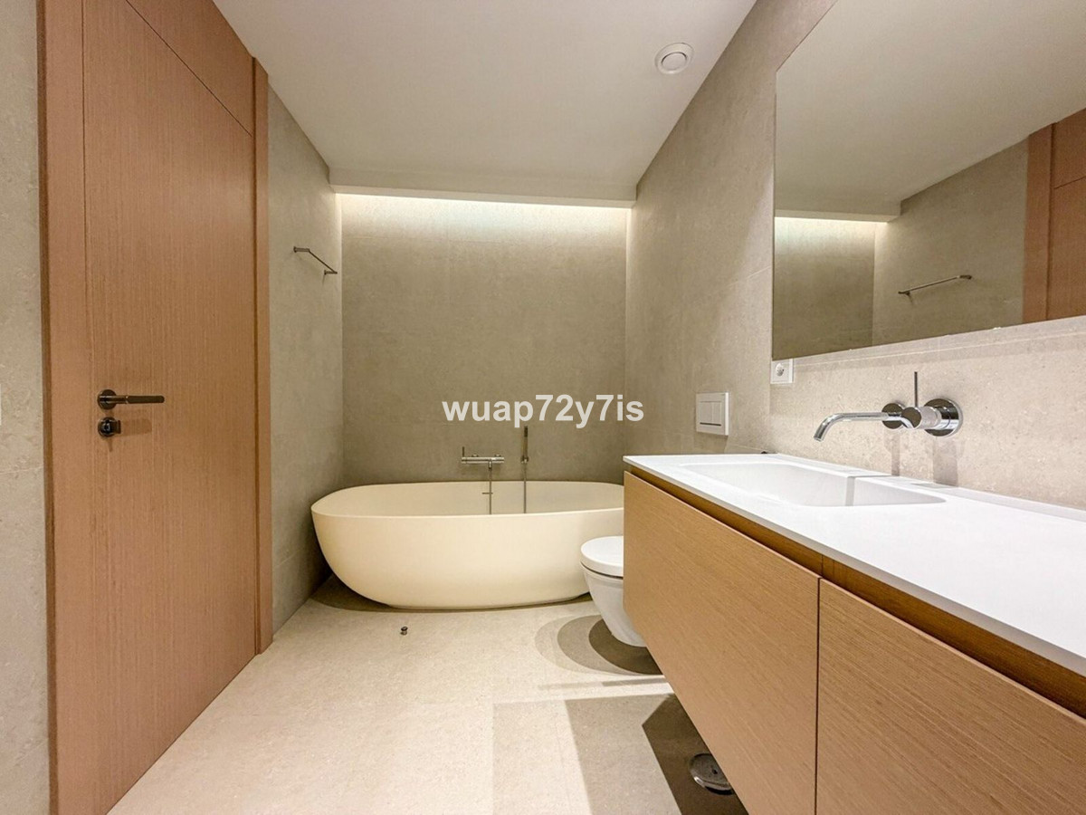 3 Bed Apartment for sale in La Quinta Costa Del Sol, Málaga, Spain