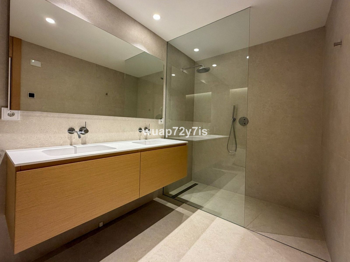 3 Bed Apartment for sale in La Quinta Costa Del Sol, Málaga, Spain