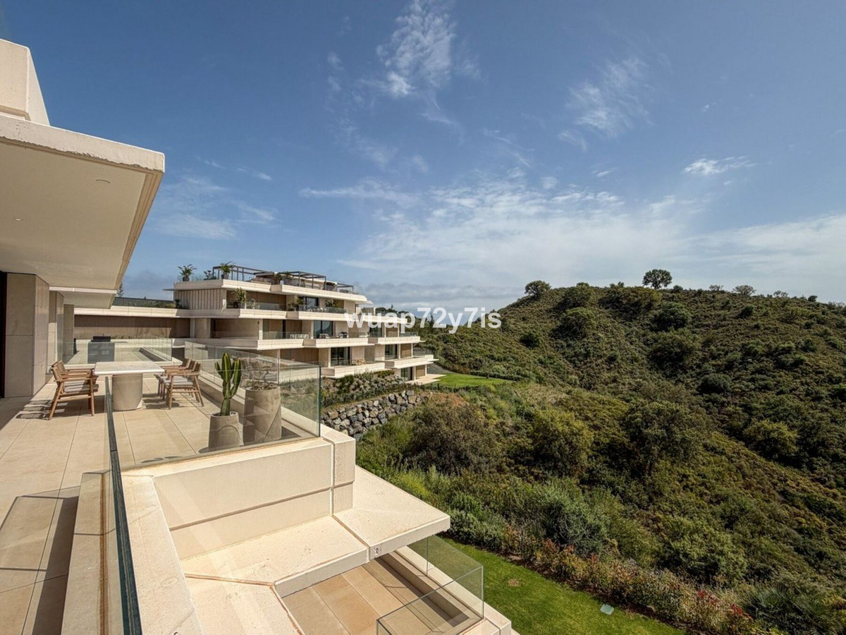 3 Bed Apartment for sale in La Quinta Costa Del Sol, Málaga, Spain