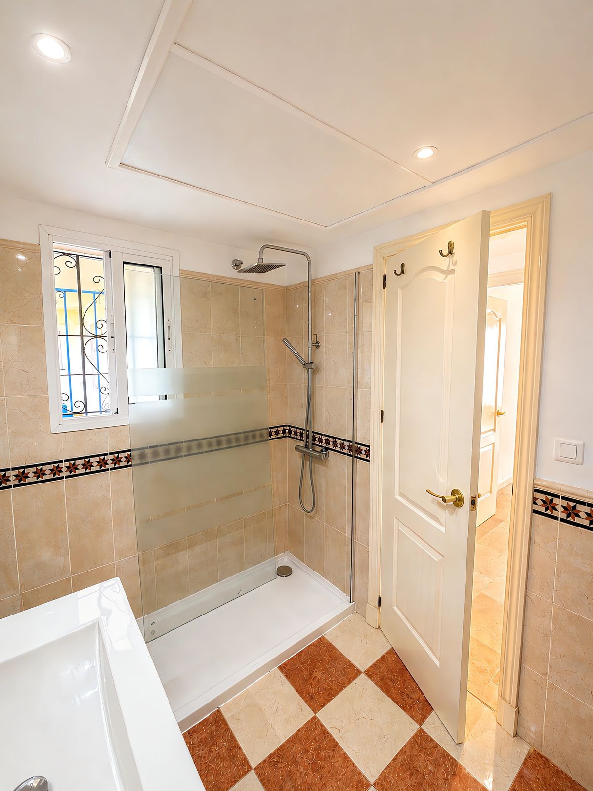 2 Bed Apartment for sale in Estepona Costa Del Sol, Málaga, Spain