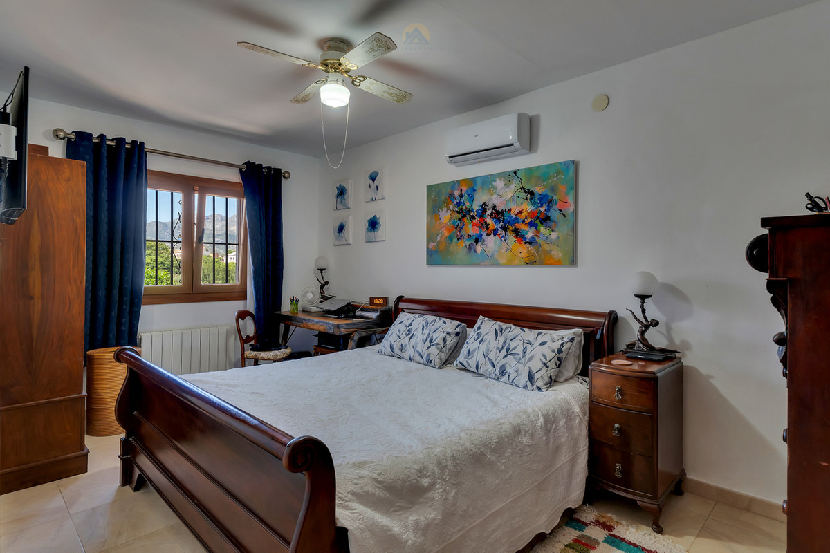 Se vende Villa - Chalet de 4 dormitorios en Costa Blanca, Alicante, España