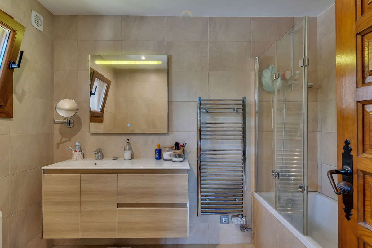 Se vende Villa - Chalet de 4 dormitorios en Costa Blanca, Alicante, España
