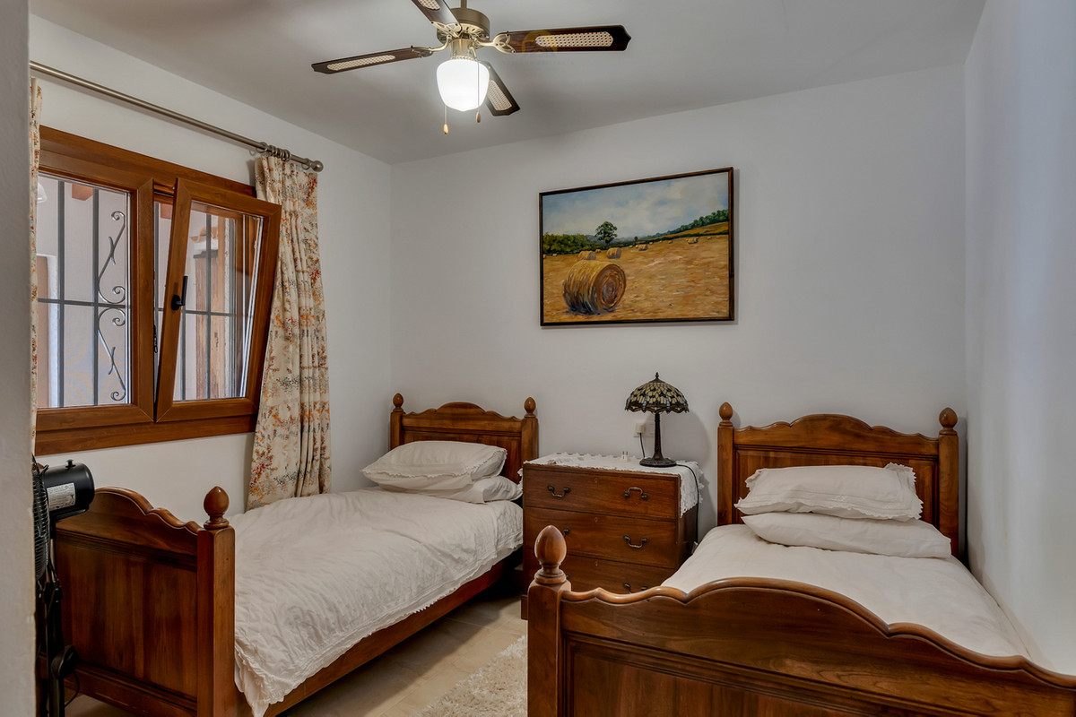 Se vende Villa - Chalet de 4 dormitorios en Costa Blanca, Alicante, España