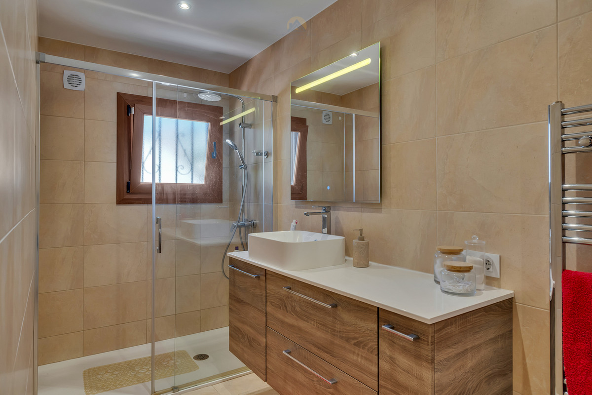 Se vende Villa - Chalet de 4 dormitorios en Costa Blanca, Alicante, España