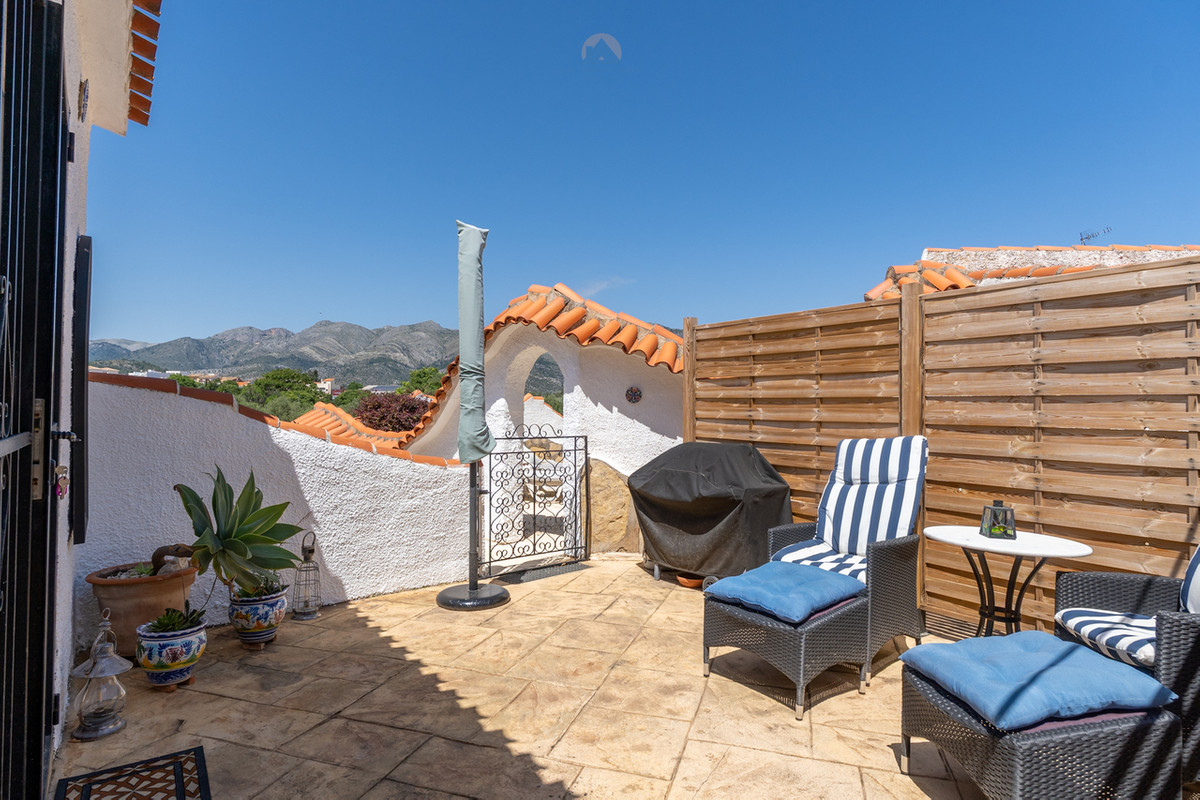 Se vende Villa - Chalet de 4 dormitorios en Costa Blanca, Alicante, España
