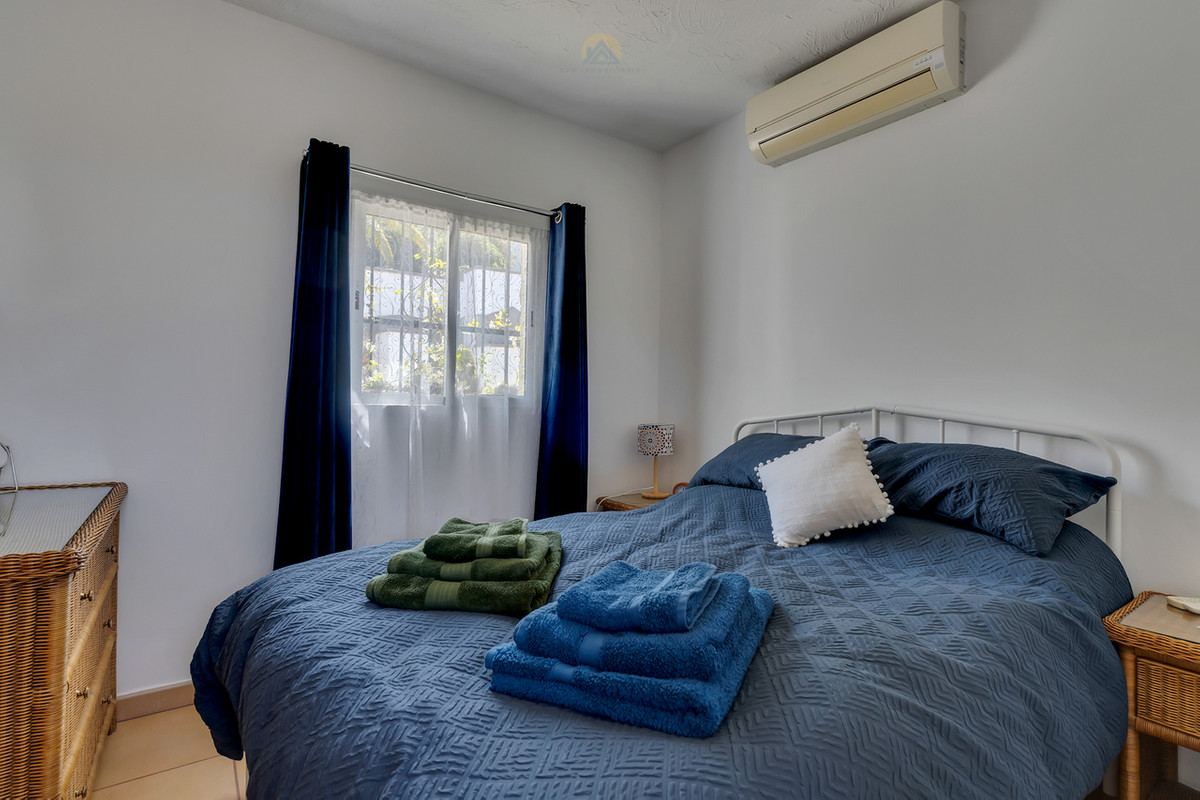 Se vende Villa - Chalet de 4 dormitorios en Costa Blanca, Alicante, España