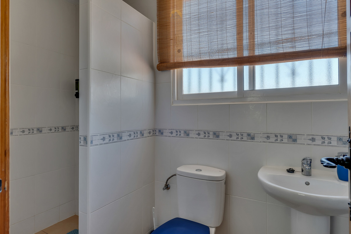 Se vende Villa - Chalet de 4 dormitorios en Costa Blanca, Alicante, España